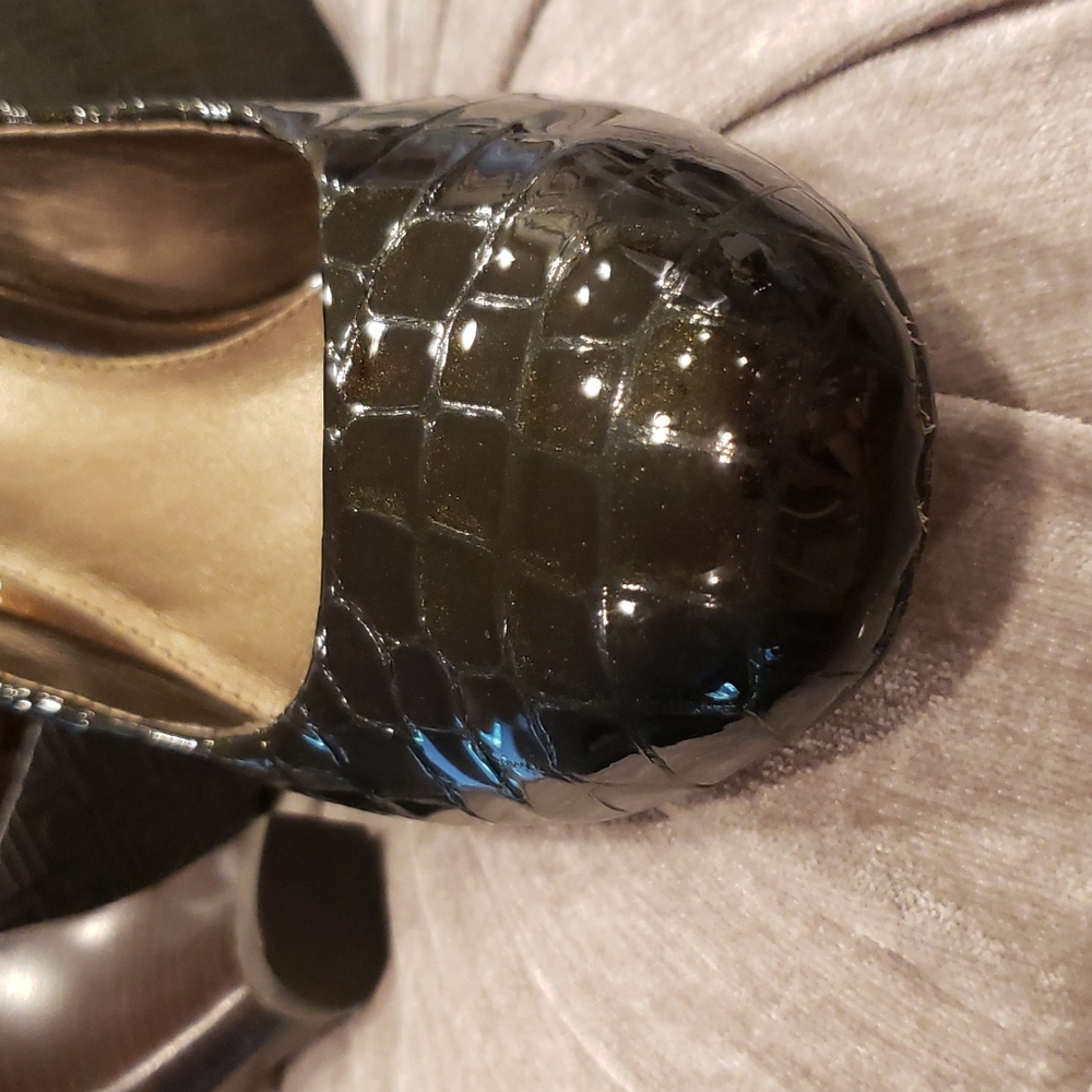 LIZ CLAIBORNE JOHNNIE BROWN CROC PUMP